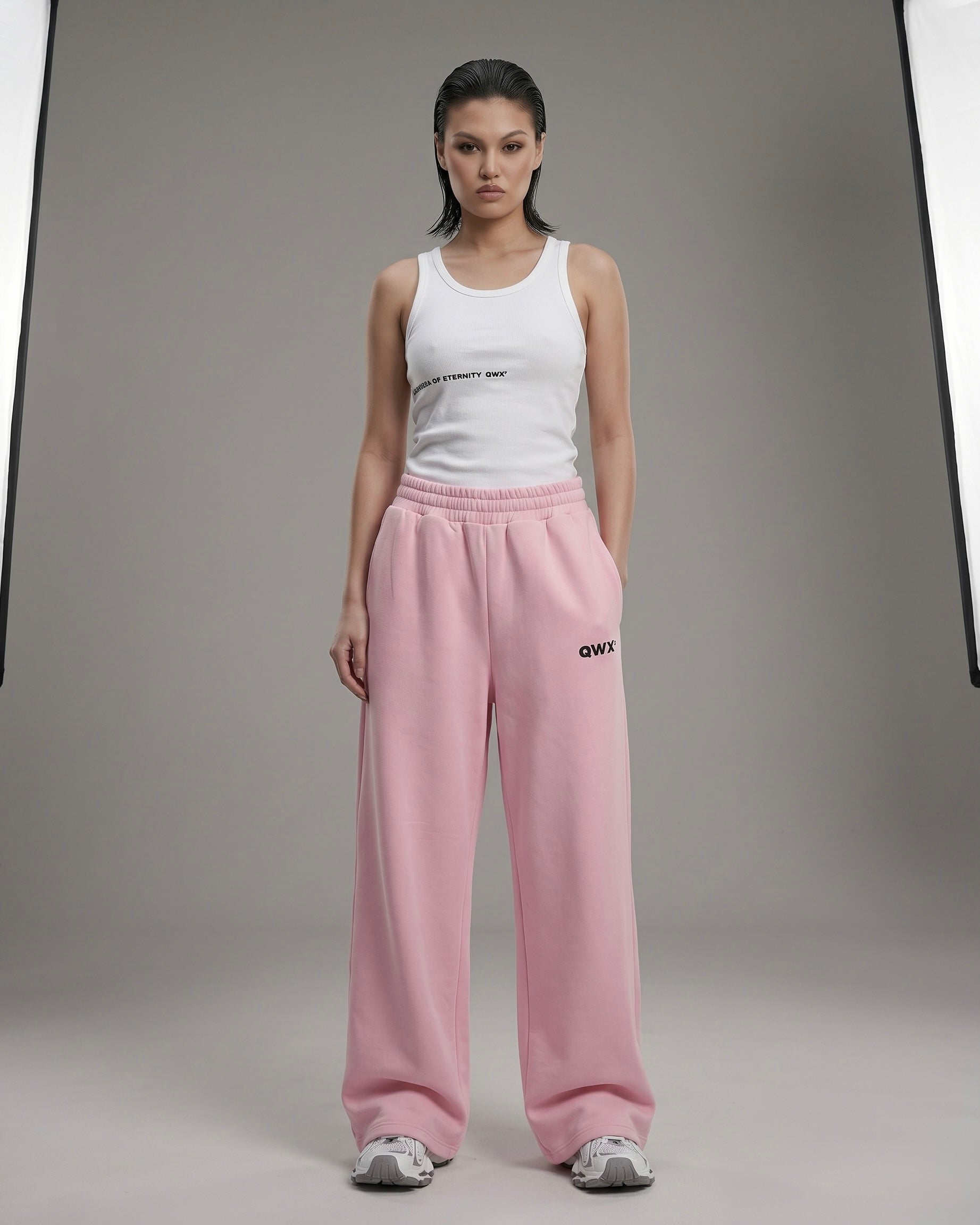 2-Piece Women Set: Ribbed Tank Top and Wide-Leg Sweatpants - Pink