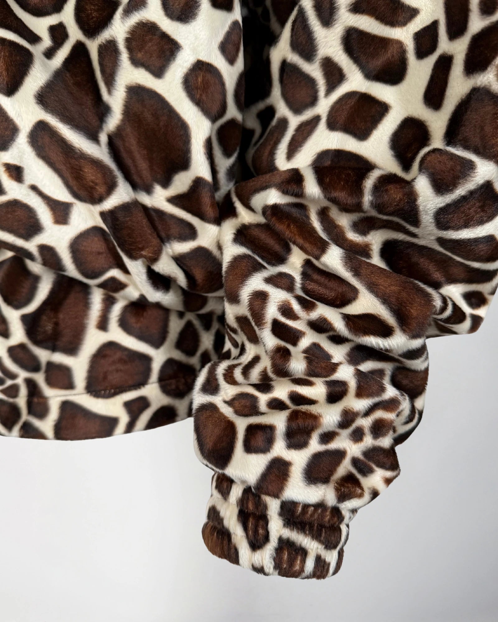 2-Piece Set: Savannah Giraffe – Jacket + Shorts