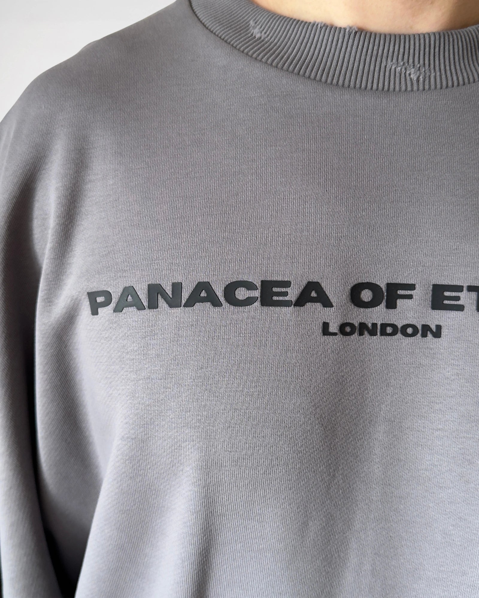 Maglione grigio urbano