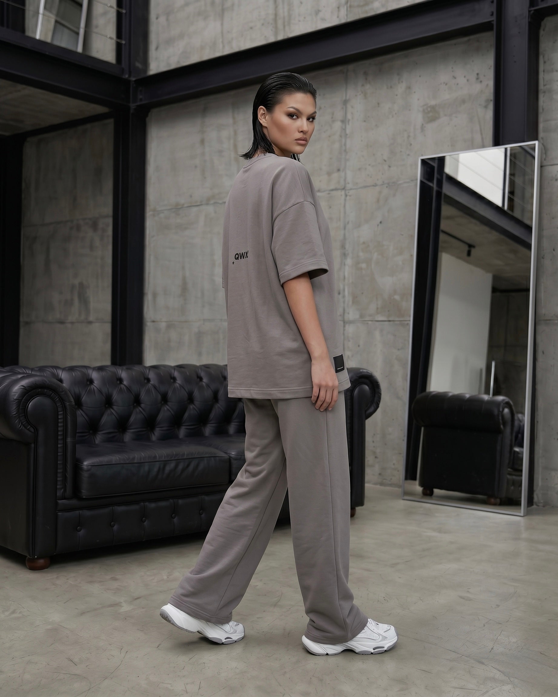 2-Piece Women Set: Urban T-shirt and Wide-Leg Sweatpants – Grey
