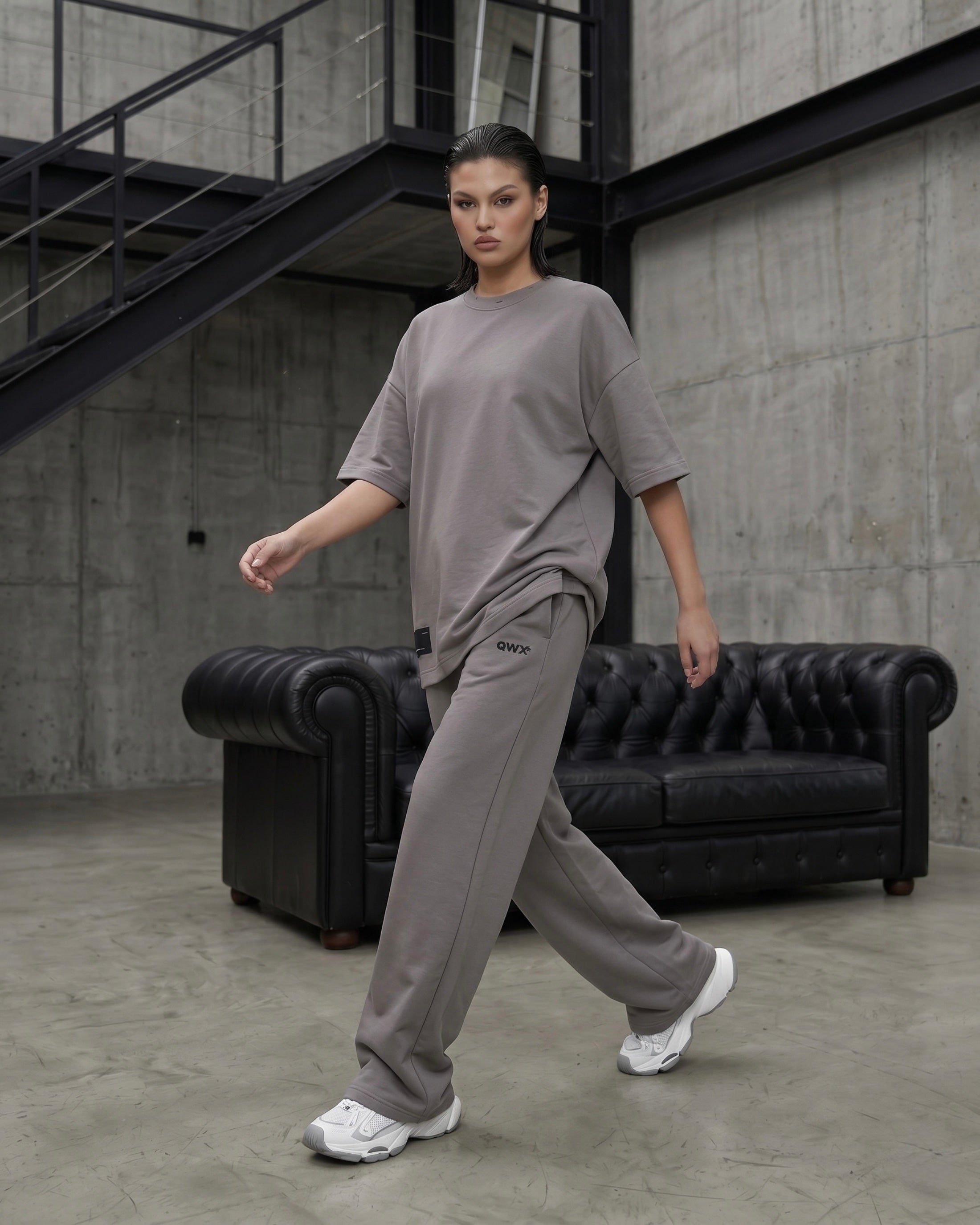 2-Piece Women Set: Urban T-shirt and Wide-Leg Sweatpants – Grey