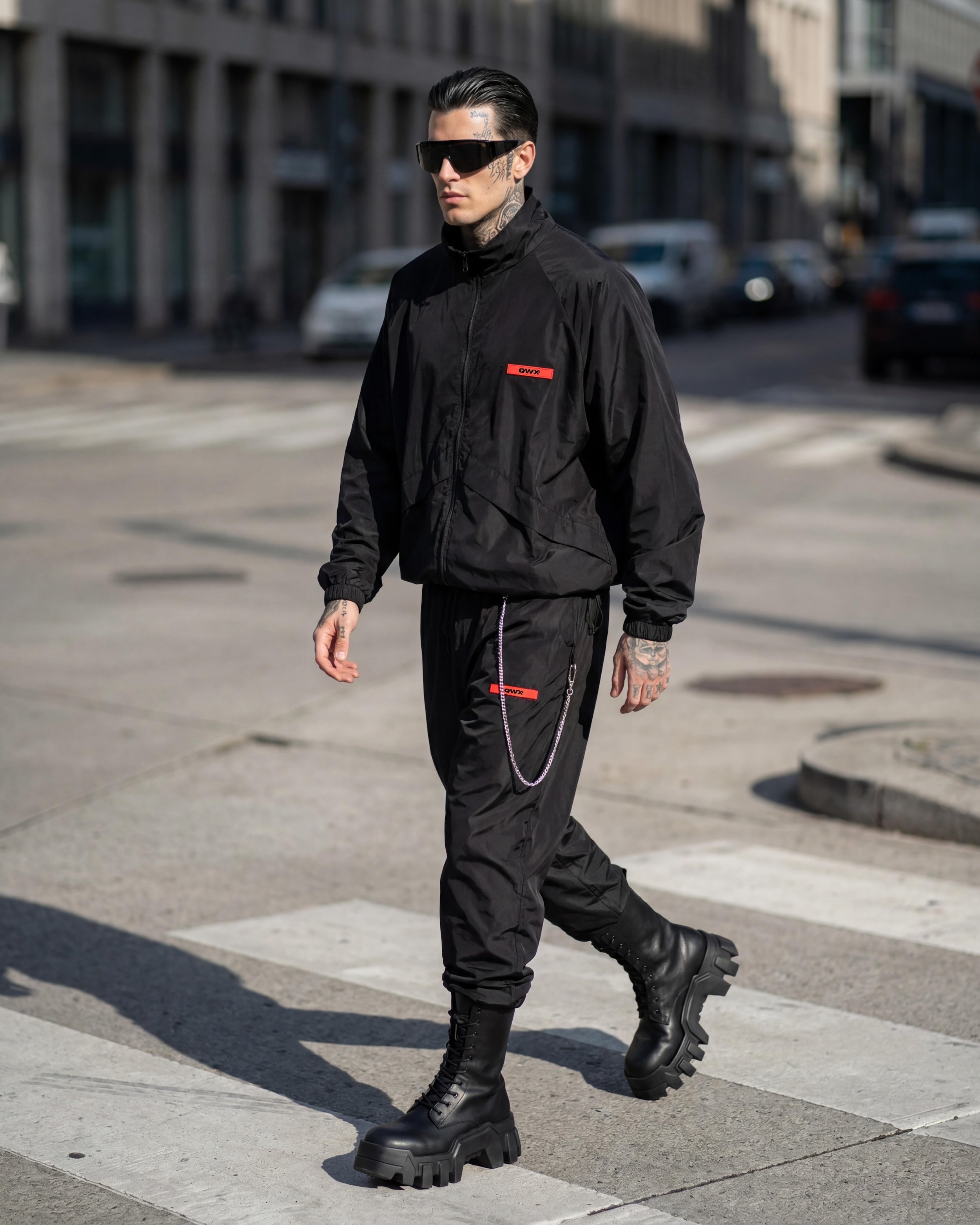 Tracksuit Signal – Black