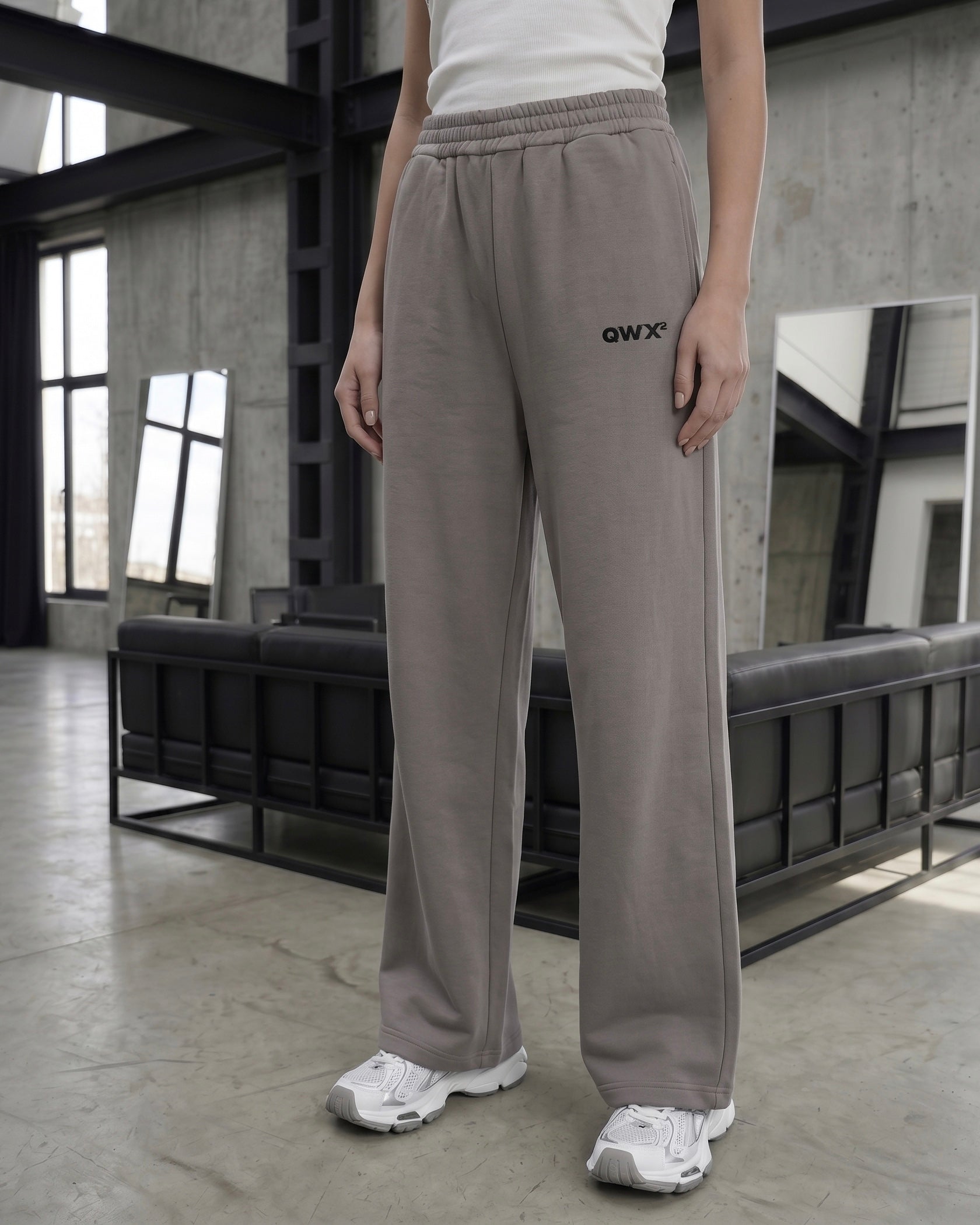 2-Piece Women Set: Ribbed Tank Top and Wide-Leg Sweatpants - Grey