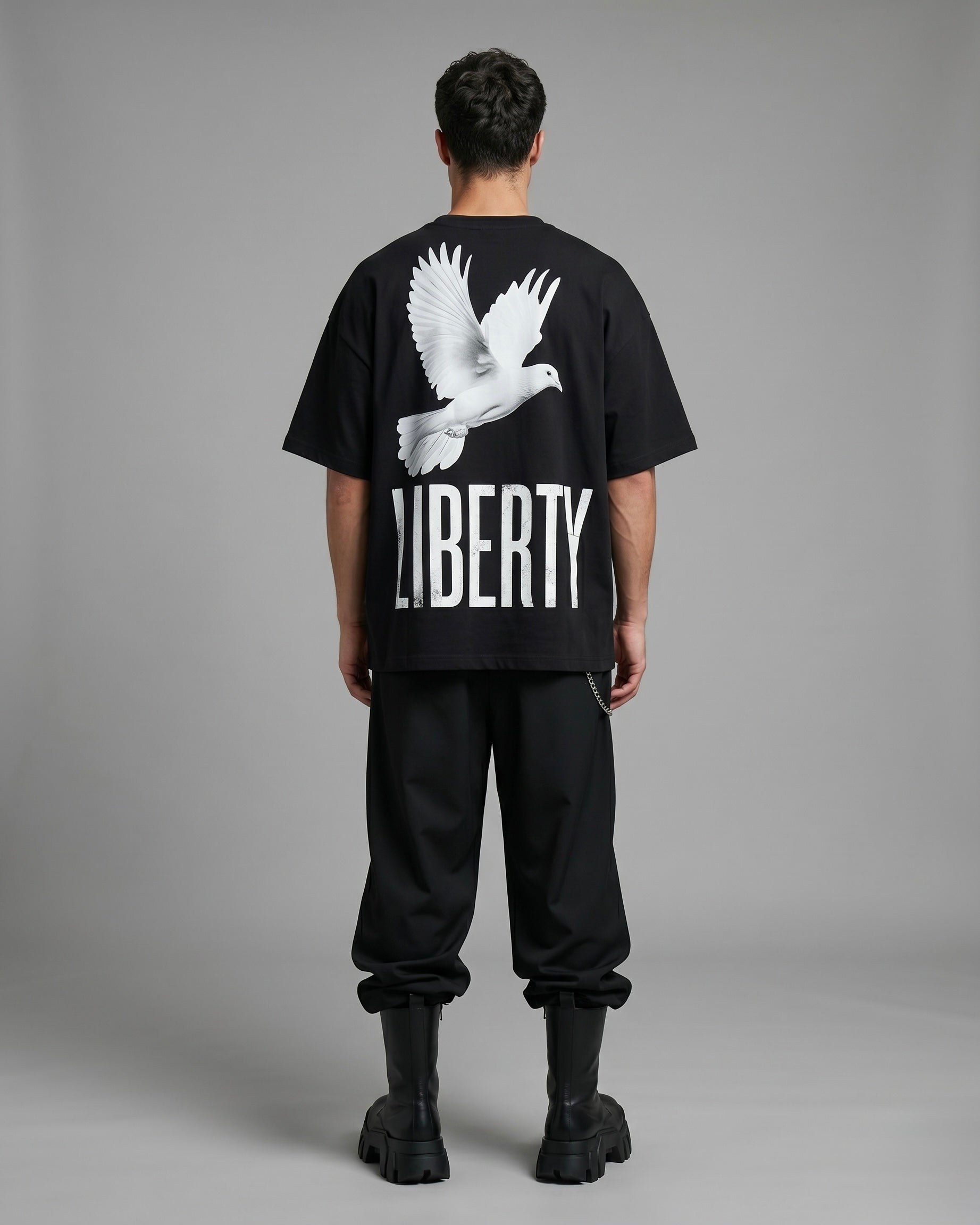 T-SHIRT LIBERTY – SCHWARZ