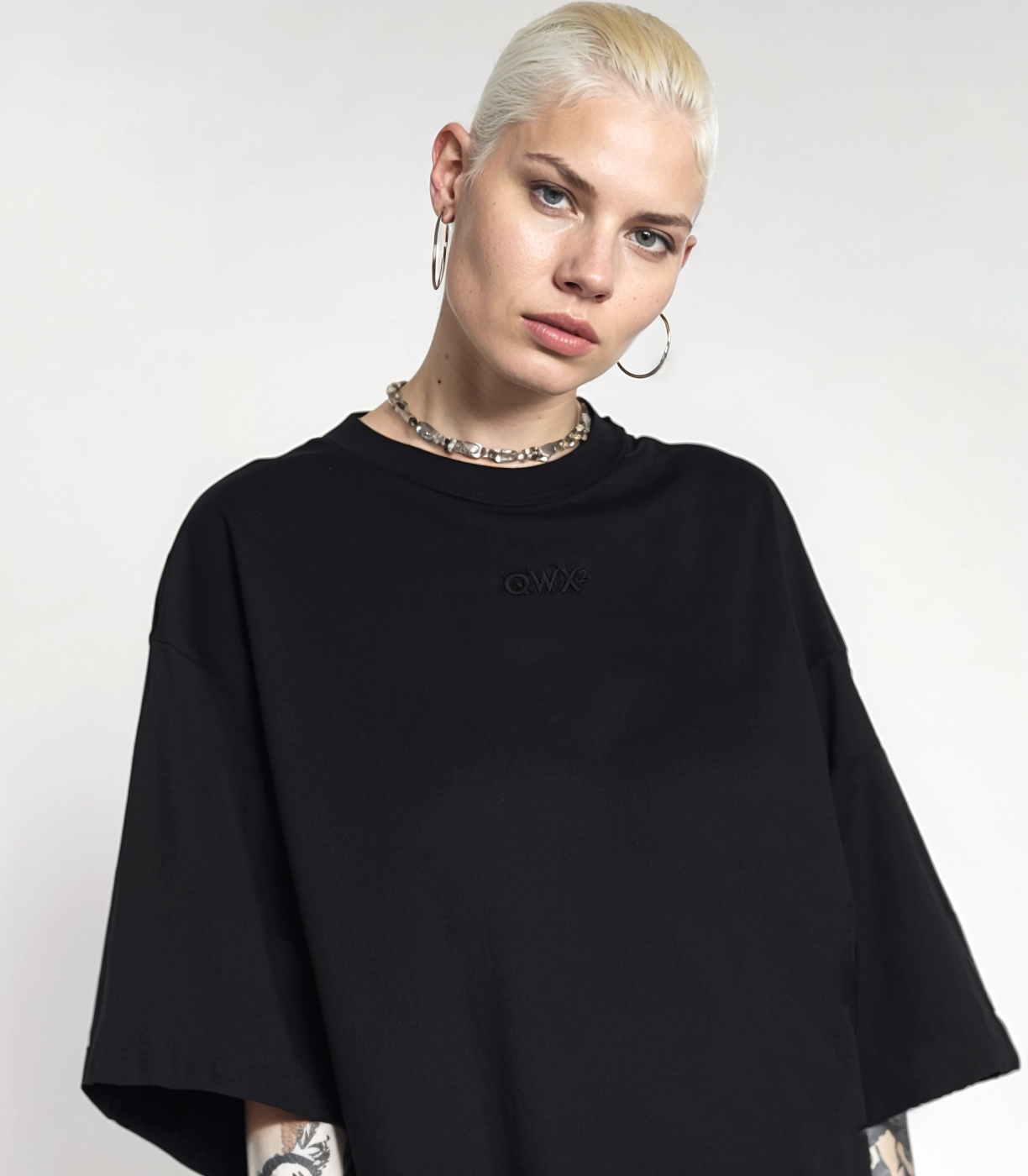 QWX2-Tshirt-Half-body-Embroidered-Black